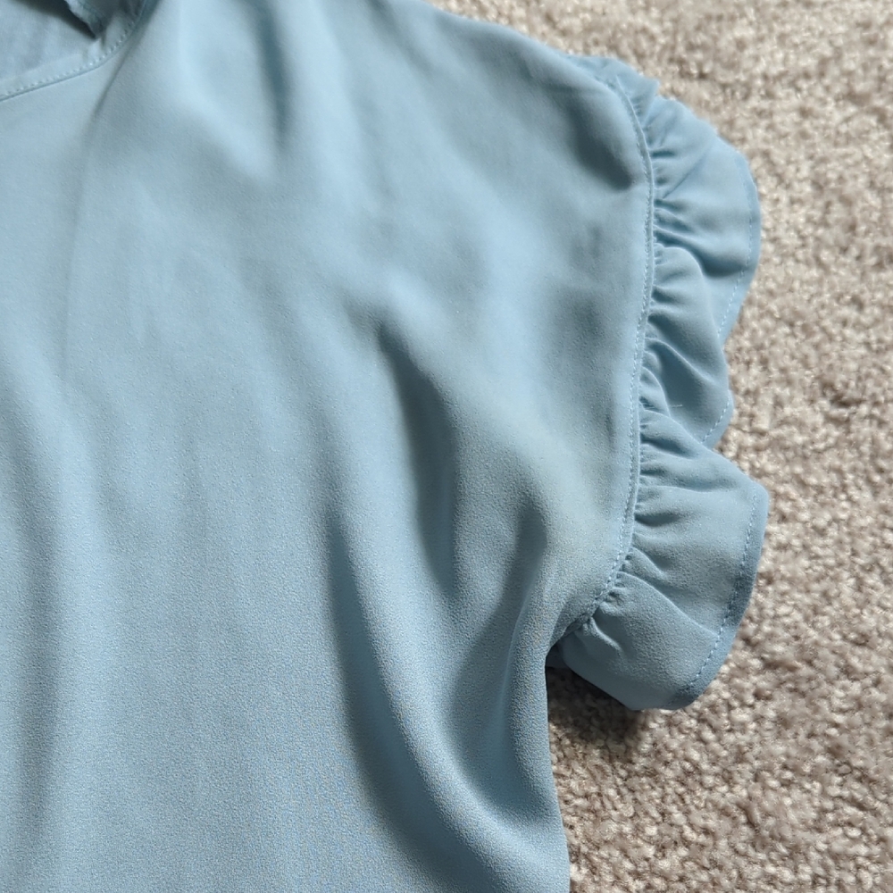 LOFT Ruffle Top - Picture 3 of 4